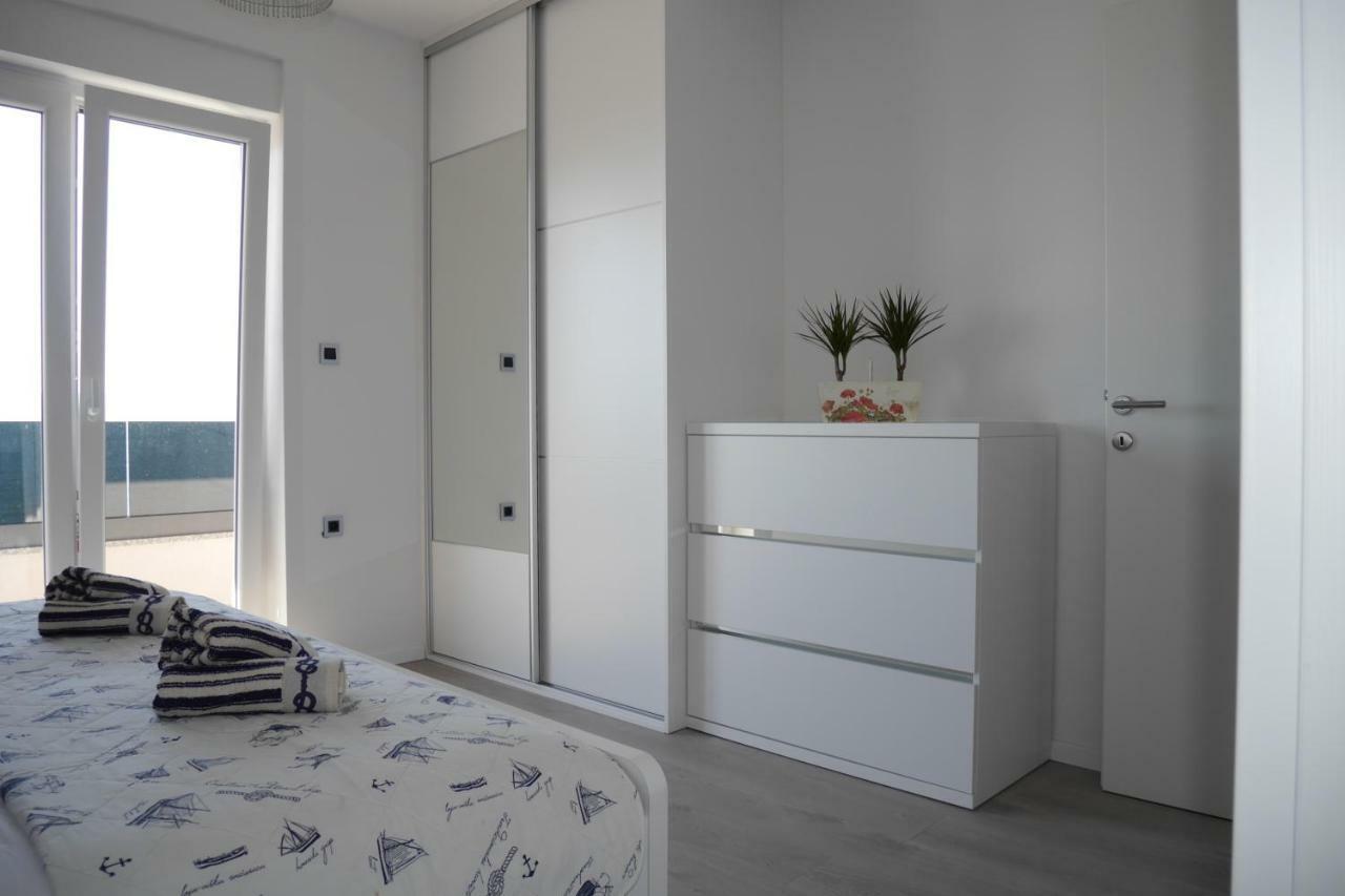 Luxury Apartments Beach Есенице Экстерьер фото
