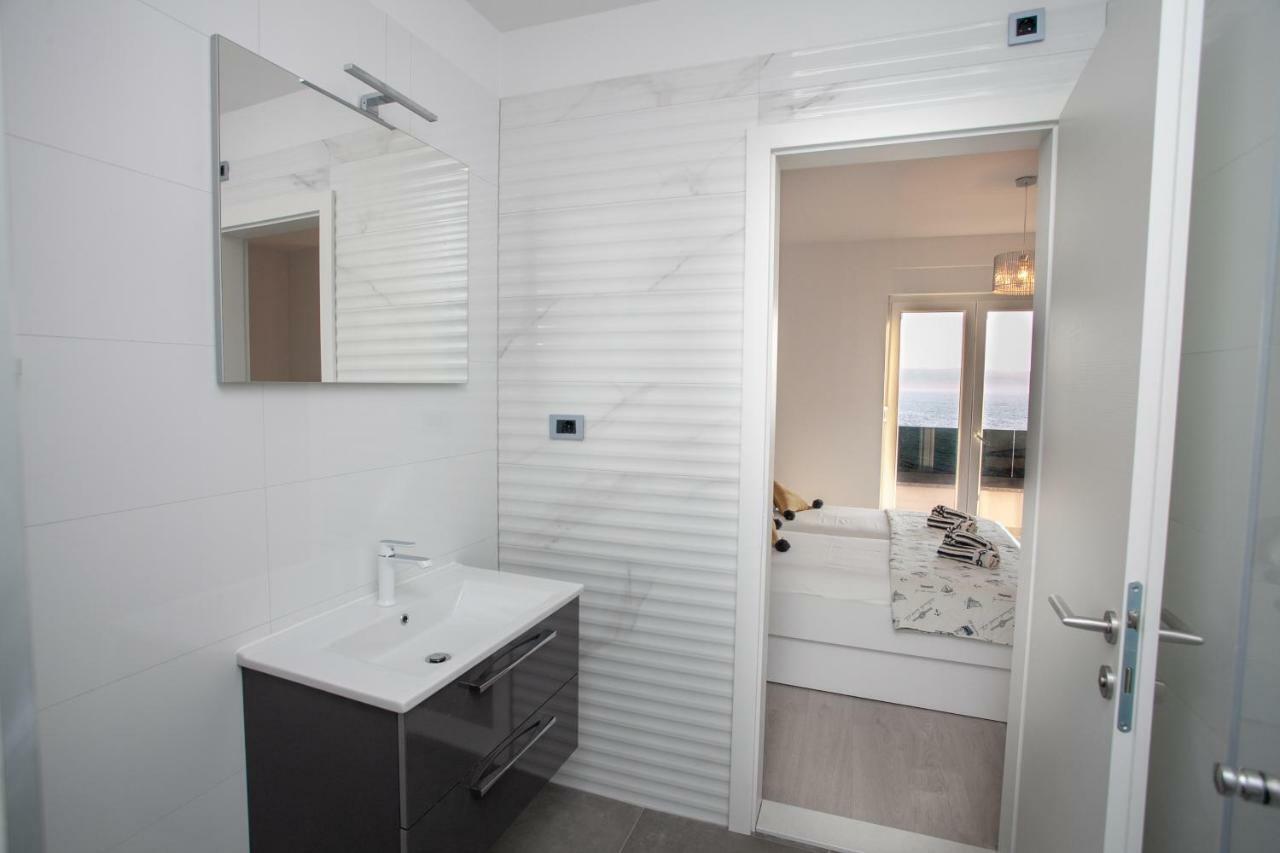 Luxury Apartments Beach Есенице Экстерьер фото