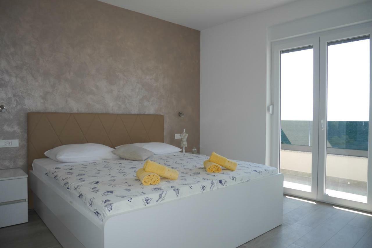 Luxury Apartments Beach Есенице Экстерьер фото