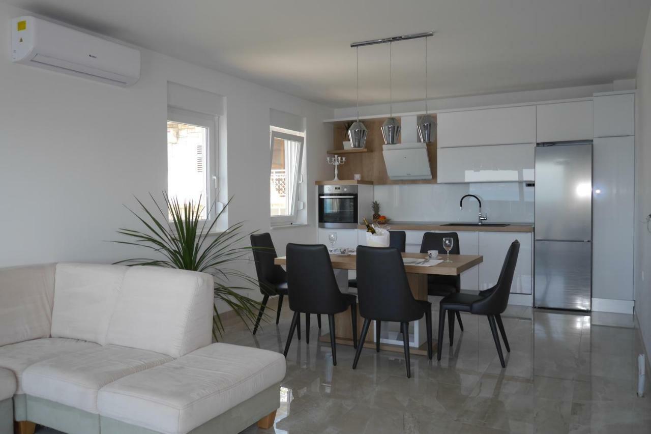Luxury Apartments Beach Есенице Экстерьер фото