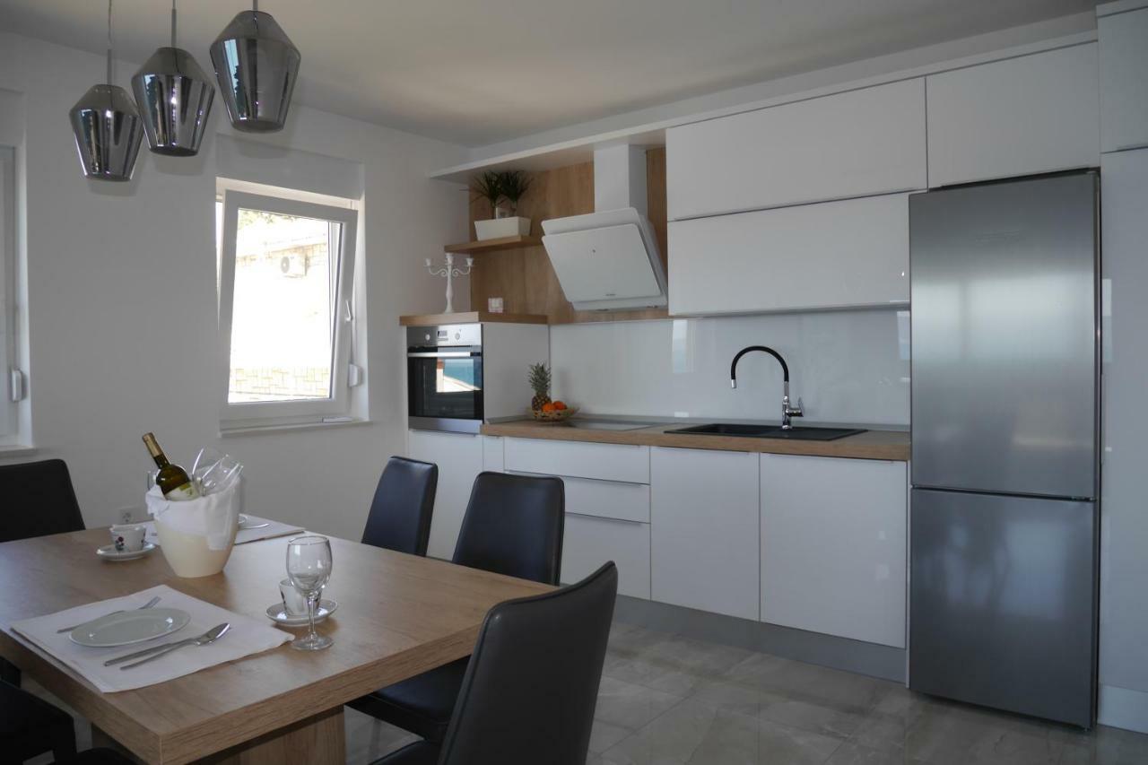 Luxury Apartments Beach Есенице Экстерьер фото